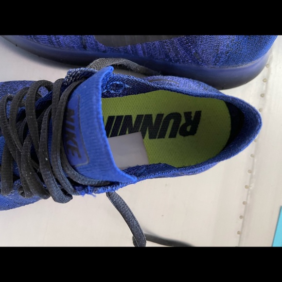 Nike Free Rn fly nit 
Men’s size 8.5. In womens size 9-10 is a guess. - Picture 2 of 5